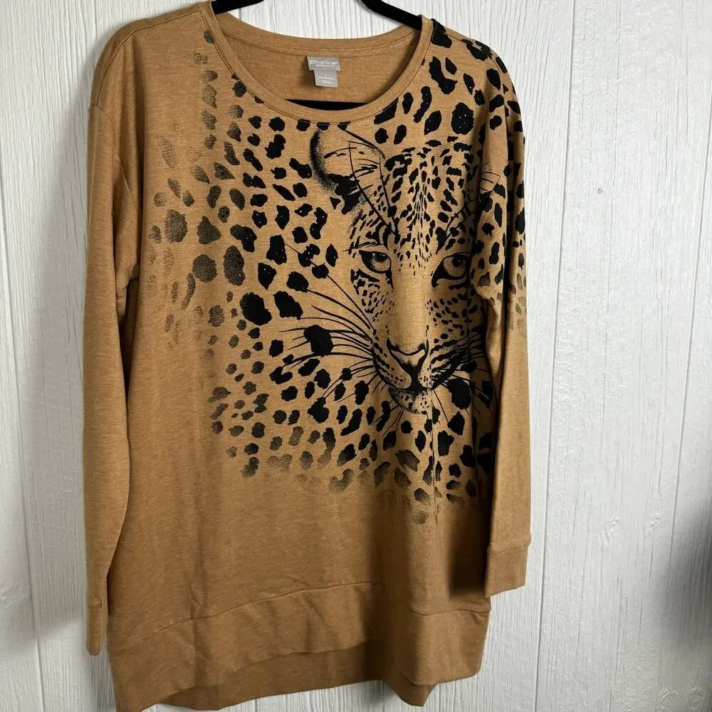 Chico's Zenergy Cheetah Print Head Face Sweater Size 1 or U.S. 8/10 Crew Neck